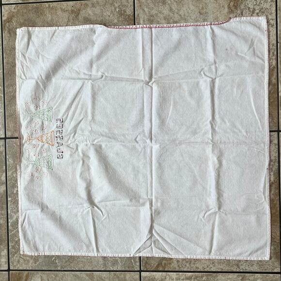 Vintage Embroidered Tea Towel Glasses Floral Design Pink Scallop Edge Kitchen - Picture 11 of 11